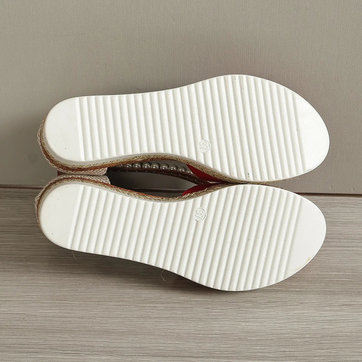 Brenda | Sandalias de cuña con lazo para mujer