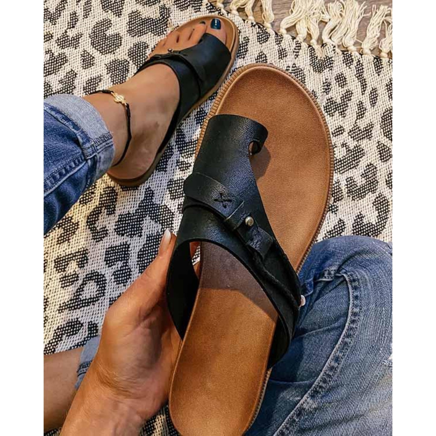 Hilda | Sandalias de mujer con trabillas entre los dedos.