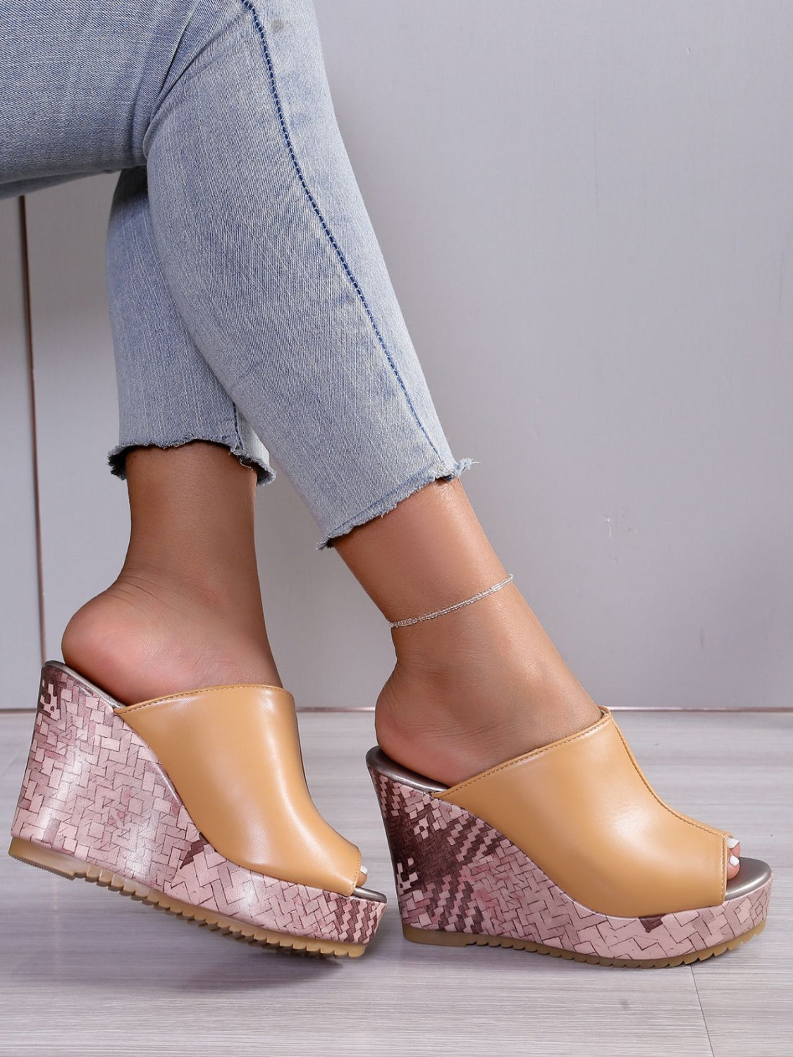 Brigitte | Sandalias de tacón alto fabricadas en piel sintética.