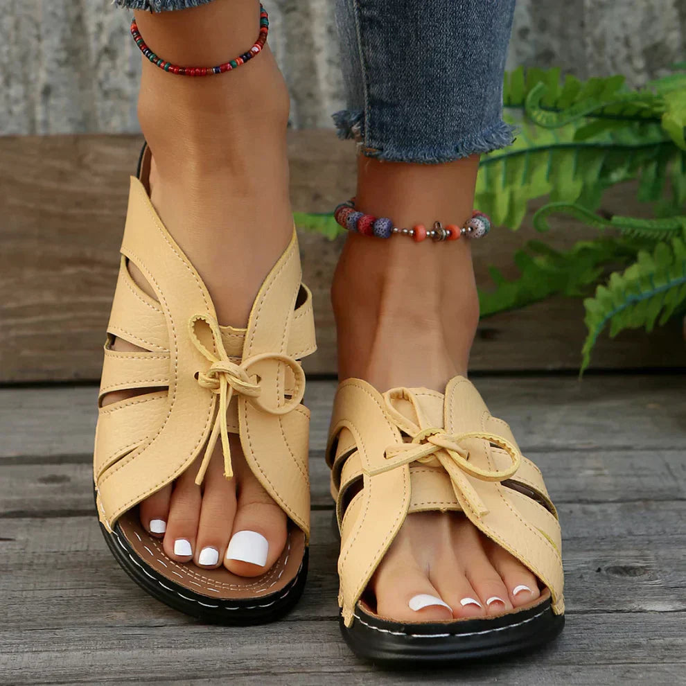 Zenda | Sandalias cómodas con pajarita.