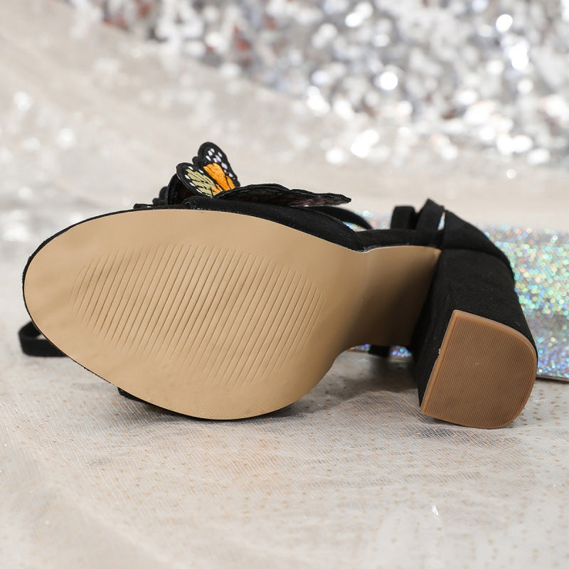 Carolina | Sandalias ortopédicas de tacón alto con mariposa.