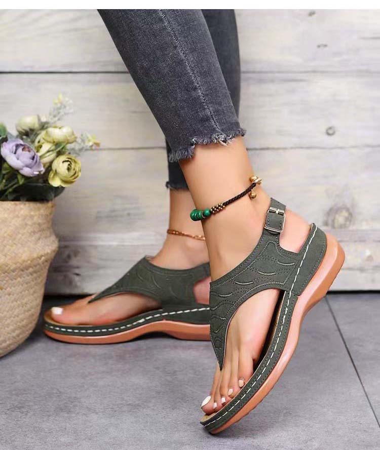 Irene | Romanza Sandalias de cuña elegantes para el look playero de verano.