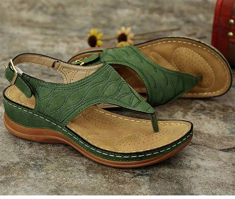 Irene | Romanza Sandalias de cuña elegantes para el look playero de verano.