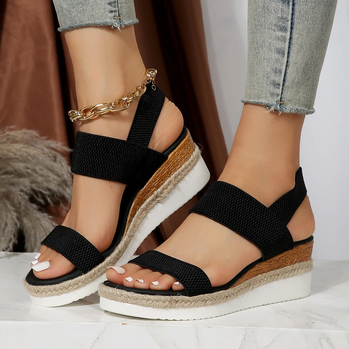 Polly | Sandalias de plataforma elegantes e informales.