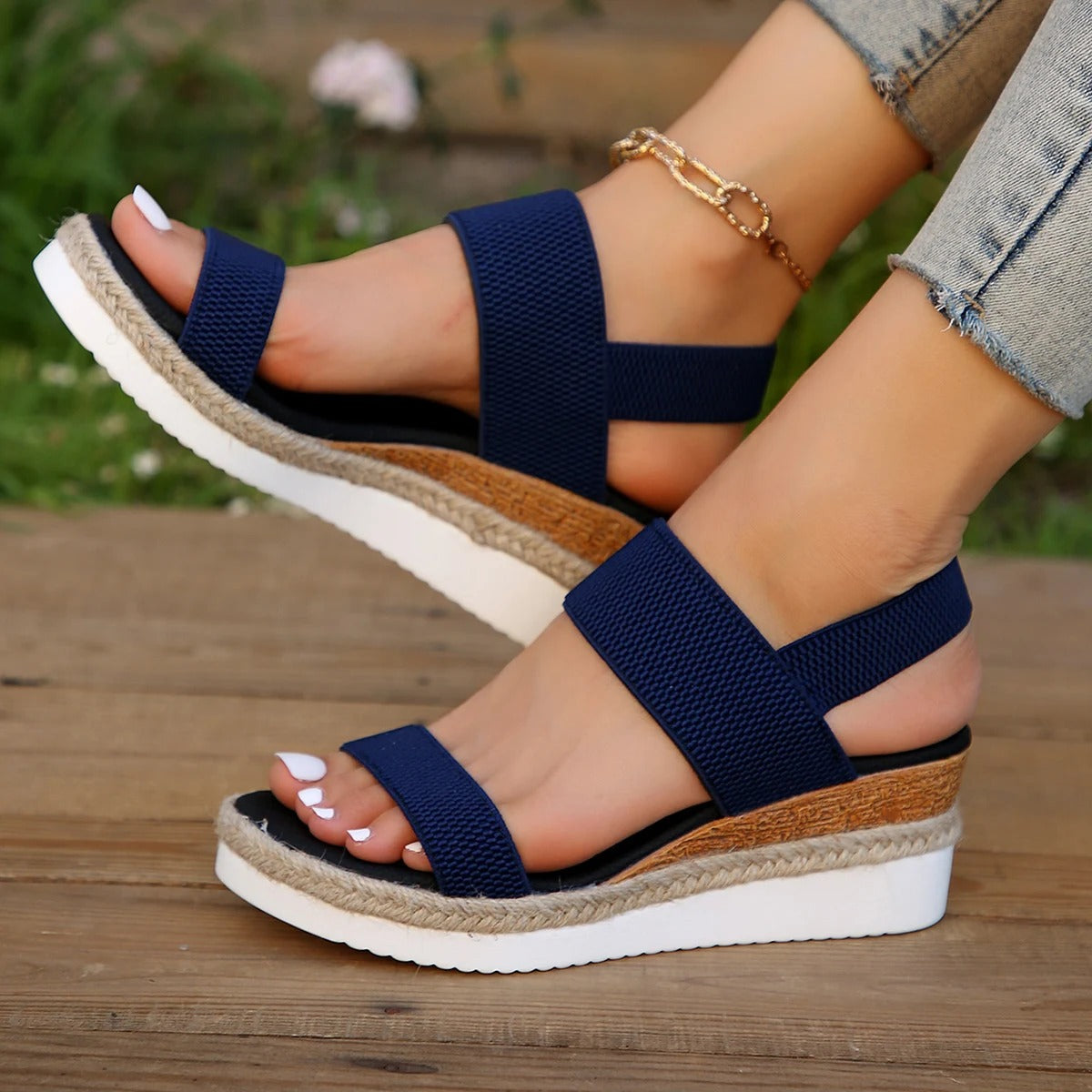 Polly | Sandalias de plataforma elegantes e informales.