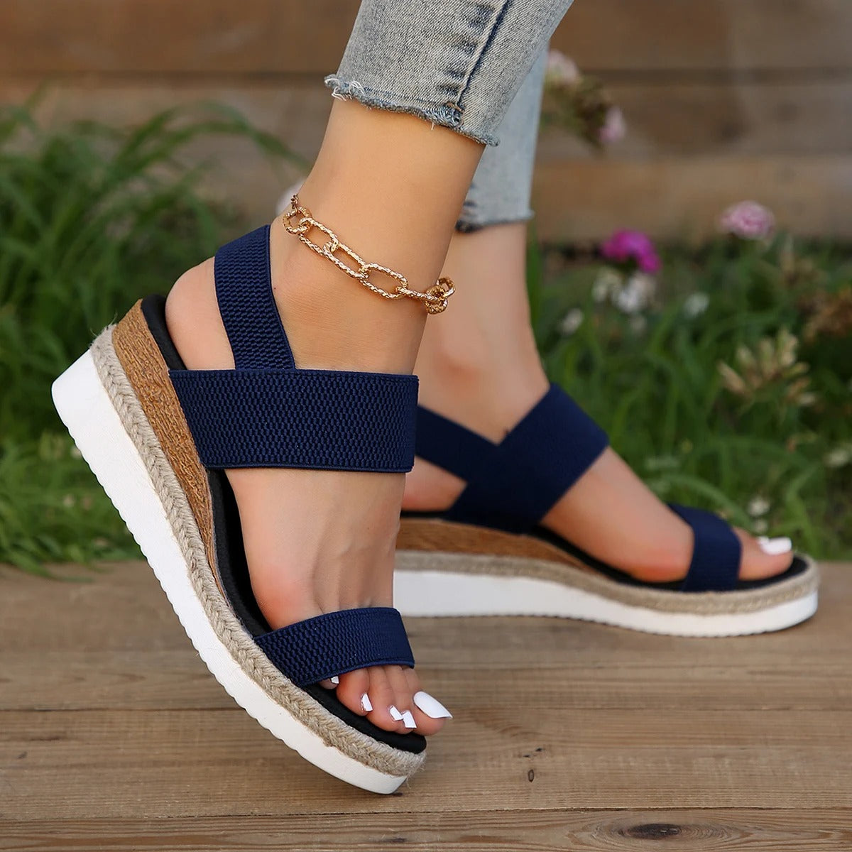Polly | Sandalias de plataforma elegantes e informales.